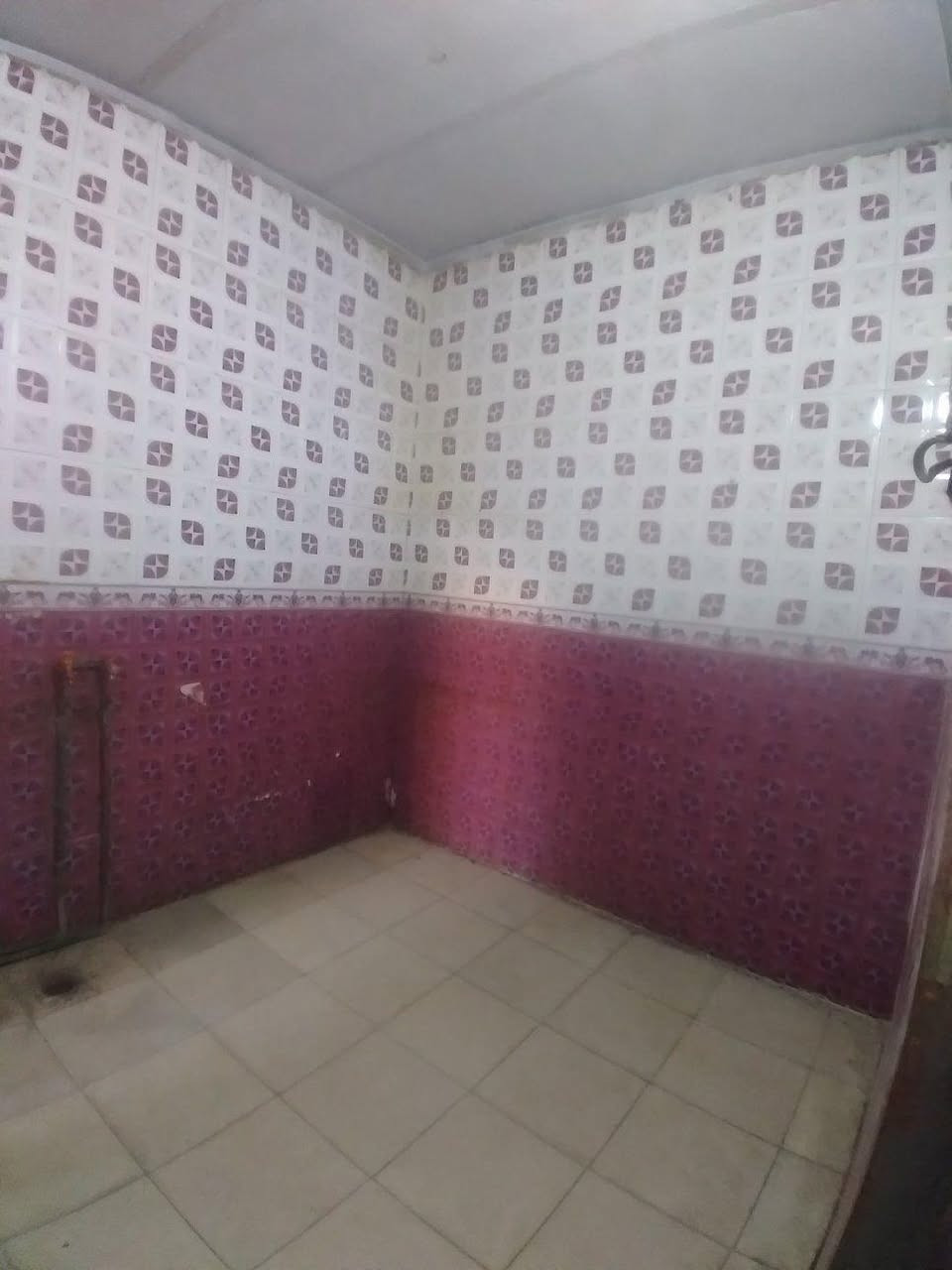 الدار للبيع في منطقه حي الحسين المنطقه الثانيه قرب الشارع العام شارع السيد مقابل علوت يعرب 
مشاحت الدار 175م البيت قاطين يصلح سكن وستثمار للتواصل على هذا الرقم
*********** البصرة, العراق
