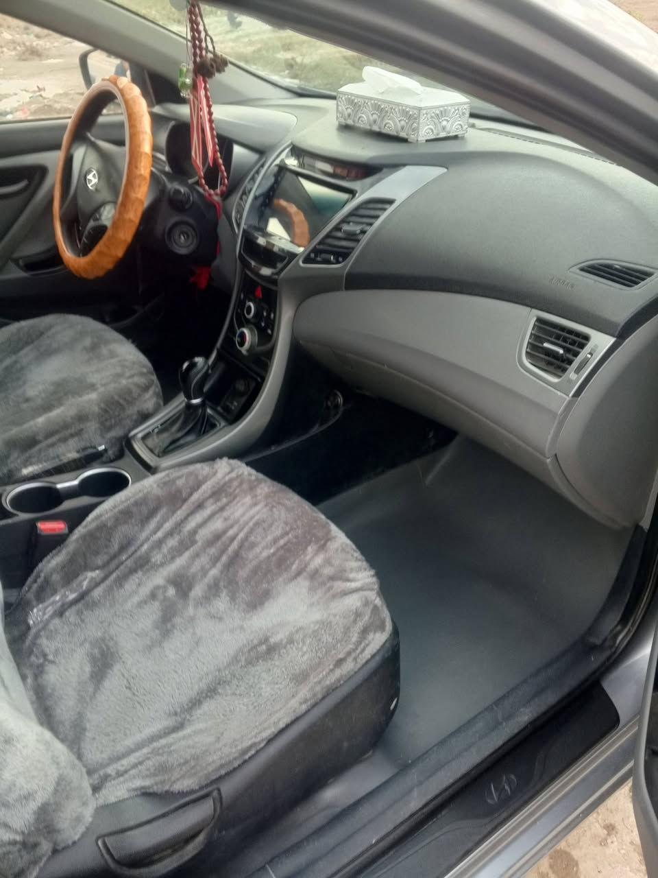 للبيع  سياره انتره موديل 16 وارد مريكي محرك 2000   مكان ناصريه    ***********.    او ***********
