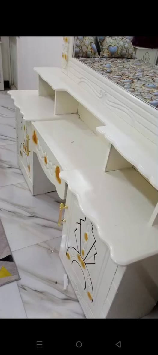 غرفه نوم للبيع
جديده بس مجرد منصوبه
كلش جديده تركي 7 قطع 
السعر مليون وثلاث مائه
وبيها مجال 
للاستفسار الاتصال ***********

