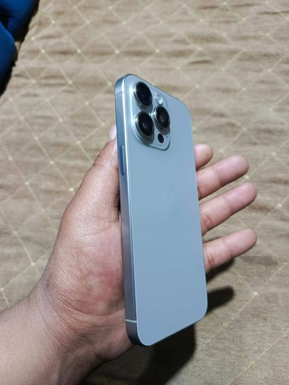 للبيع ايفون 15برو ماكس ذاكرة 256بطارية 85اليعر خاص اومراوس ***********
