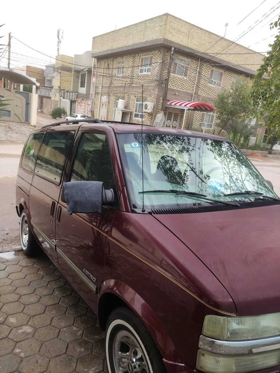 السلام عليكم شوفرليت استرو موديل 2001 رقم بغداد انكليزي اباسمي سياره جديده وحله من لصور مكينه وكير وكسل كفاله شرط حداديه 100/100 تأيرات جدد سياره كفاله بيه مكانات صبغ لباقي كله بلادي بدون حادث بدون تبديل كهرباءات 100/100من طول لطول سياره مال بيت جاهزه كلش كتلوك وسبير لشركه السعر 65 قفل *********** بي واتساب
