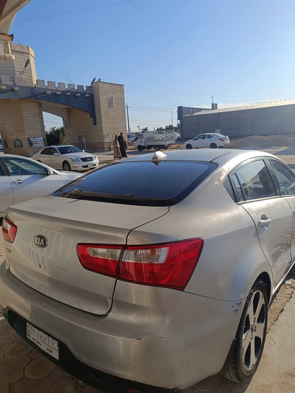 كيا ريو ٢٠١٥ محرك ١٦٠٠ رقم نجف سياره بيها جراد وصبغ حزام سعرها ٧٨ وبيها مجال جدآ قليل كير ومحرك جدد وعليها غرامات ٤ اوارق تنزل من سعرها مباشرة للتفاصيل الاتصال فقط ***********
