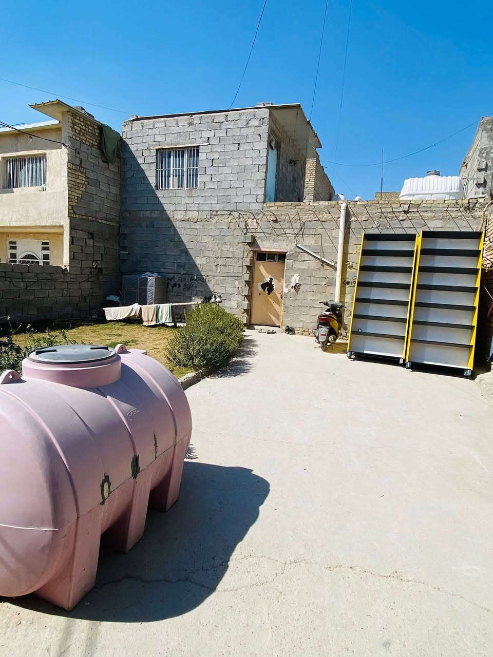 السلام عليكم بيت للبيع في المعسكر قرب البلديات (٢٠٠) متر للاستفسار ***********
