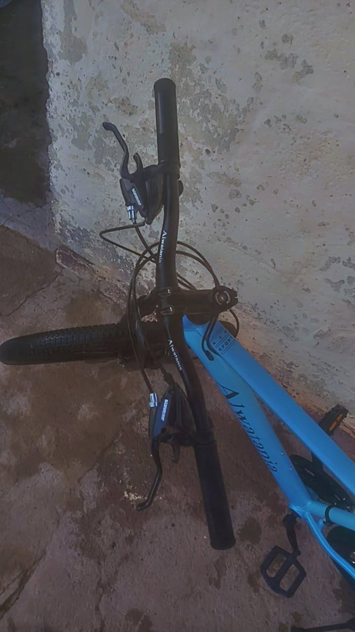 بيع مستعجل قفل 100 الف  نضافه 100 بل 100 لشه الالمنيوم حجم 26 ايسر حي الميثاق ***********1
