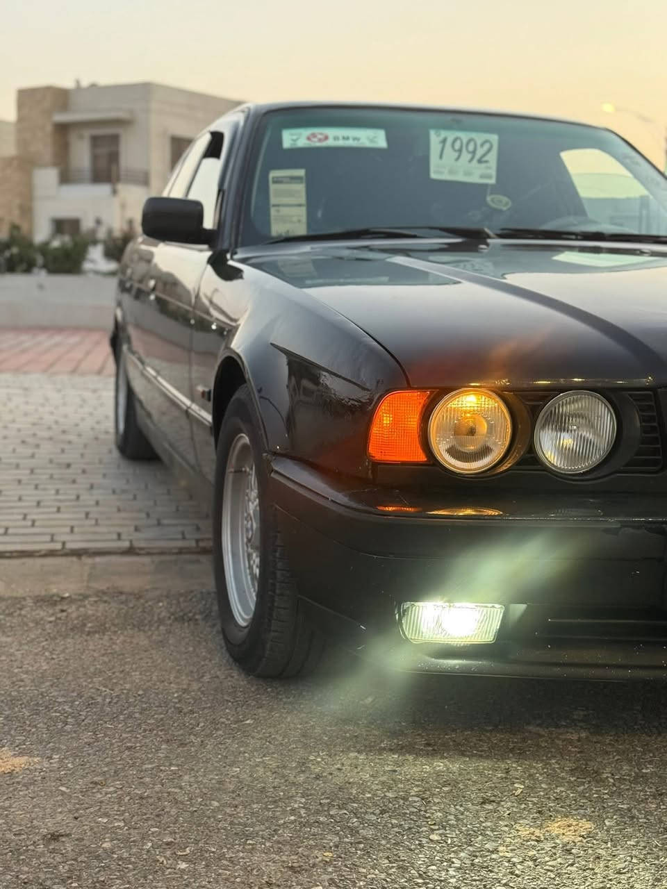 السلام عليكم BMW525 للبيع موديل 92 بجم عريض  السياره كير ومحرك شرط كير ياباني محرك مسكر فانوس كهربائيات كلها شغاله تخم تاير صدر جدد السياره مصبوغه للجماليه  بدون  خياس و بدون ضربه مشروع وطني السنويه إلى 26 السعر52 وبيها مجال قليل الشراي يتصل *********** ممتواجد عالفيس مكاني تكريت

