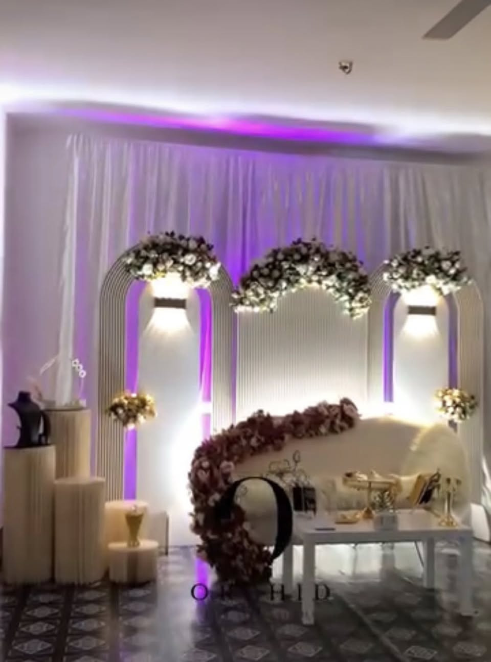 سلام عليكم كوشات للبيع بدون غراض مكان الانبار الرمادي للستفسار على رقم الهاتف   ***********
