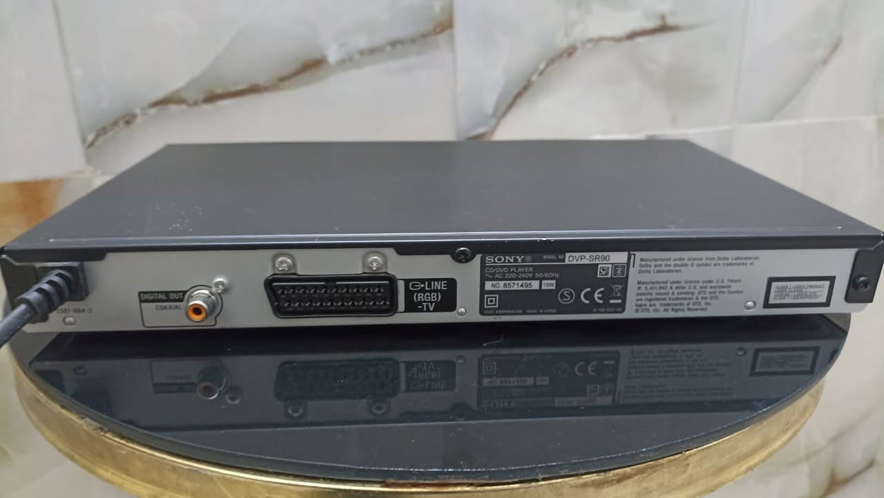 DVD Sony .

شغال بدون مشاكل .

السعر : 12,000 دينار . 

متوفر توصيل .


**إذا كنت صاحب هذا الإعلان وتريد حذفه لأي سبب، رجاءا أرسل رسالة إلى الدعم الفني**