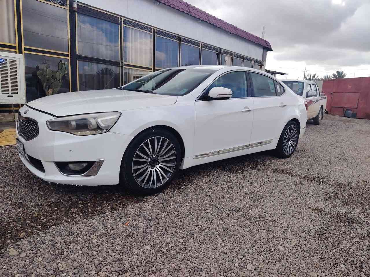 سياره كاتنزا
موديل 2013
رقم اربيل انكليزي
السعر 130
بونيد صبغ 
سياره بصمه تحكم ستيرن كشانه كهرباء
***********مكان موصل ناحية القياره قريه الاجمسه
