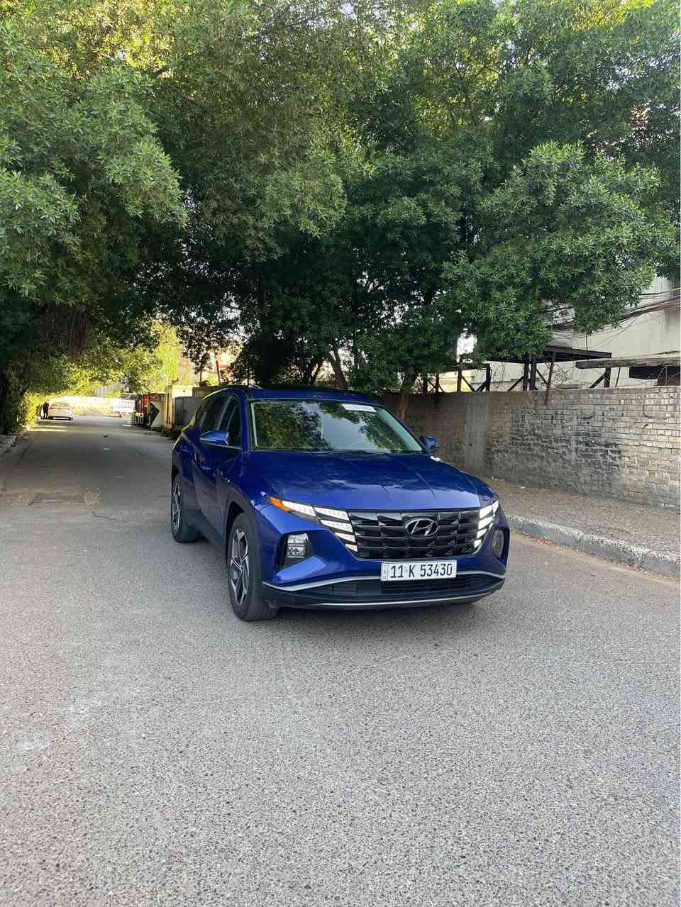 السلام عليكم 

🔵النوع :- هونداي توسان 
🔵الموديل :- 2023 
🔵الفئه :- لمتد فول موصفات 
🔵الحاله :- جديده جدا 
🔵نوع الدخول :- وارد امريكي 
🔵المسافه المقطوعه :-33mi 
🔵الرقم :- بغداد الدولي باسمي 

🔵مواصفات السياره :-limited 
 بصمه تشغيل + بصمه ابواب 
فتحه سقف (سلايت روف ) 
كشنات جلد + كهرباء 
تدفئه كشنات + تدفئه سيرن 
شاشه ديجتال كبيره + كاميرا دواره 
كيلو متر شاشه الكترونيه 
رادار امامي + خلفي + جانبي 
توقف ذاتي 
اوتو هولد Auto Hold 
هاند بريك بصمه 
واير لس شاحن 
تشغيل عن بعد 
وباقي المواصفات الاعتياديه لمعروفه 

🔵الحادث :- ربع بنيد وجاملغ ايسر فقط بدووووون دواخل وصور الحادث موجوده والسونار ايضا موجود 

🔵السعر 185 ورقه وبيها مجال بسيط 

🔵للاستفسار :- مكان السياره بغداد الصليخ *********** بغداد, العراق
