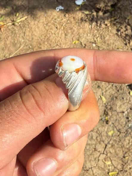 متاح 
خاتم :سليماني هندي عطف  
القياس :23
صياغة : فضه 925 ثقيلة 
رقم الهاتف :***********
يوجد خدمة توصيل لجميع المحافظات
