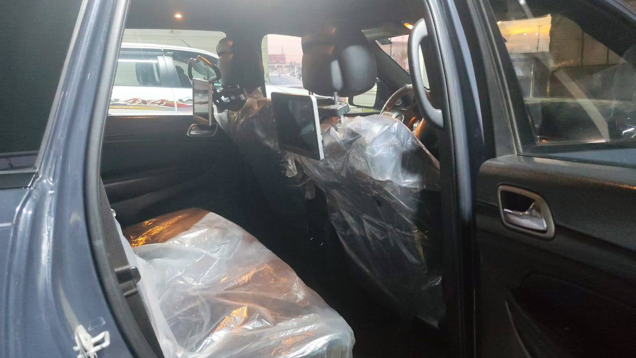 السلام عليكم ورحمة الله
جيب لاريدو فئة بلاك توب موديل 2018 امريكي
حادث جاملغ عدد ٢ وشبر من البوند بدون دواخل 
الباقي كله وضع شركة 
السيارة ماشية ١٤١ الف 
المواصفات كشنات تدفئة الاستيرن تدفئة 
توقف ذاتي 
بصمة 
سلايت 
فور ويل
كشنات جلد وشامواه 
شاشة كار بلي 
طخم جديد الاطارات جديد 
رقم بغداد باسمي 
مكان السيارة الموصل برطلة 
رقم الهاتف *********** 
***********
