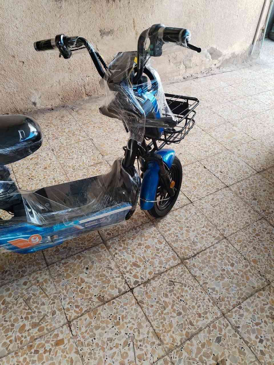 بايسكل شحن أصلي نظيف جدآ 
للبيع والسعر مناسب جدآ  250 وبيه مجال
ماركة
ضد الماء
ويل كب
مصنوع من الالمنيوم
يتحمل وزن 200 كيلو 
سرعة فعلية مع وزن الشخص تصل الى 50 كيلو متر 
شاشة عرض معلومات كبيرة ملونة ماركة
أضاءة قوية جدآ عالي وناصي 
دبل امامي هايدروليك 
دبل وسطي هايدروليك 
يتميز بانظمة
1 بايسكل بايدر 
2 ماطور شحن 
الاتصال على الرقم ***********
