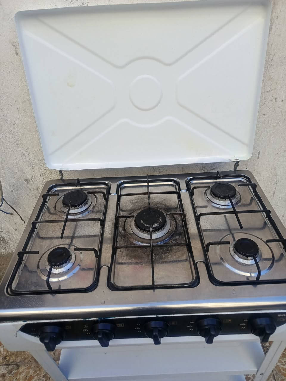 طباخ للبيع 5 عيون ناره زركه على الفحص ماداخل تصليح 80 وبي مجال نجف حي الغري ***********2
