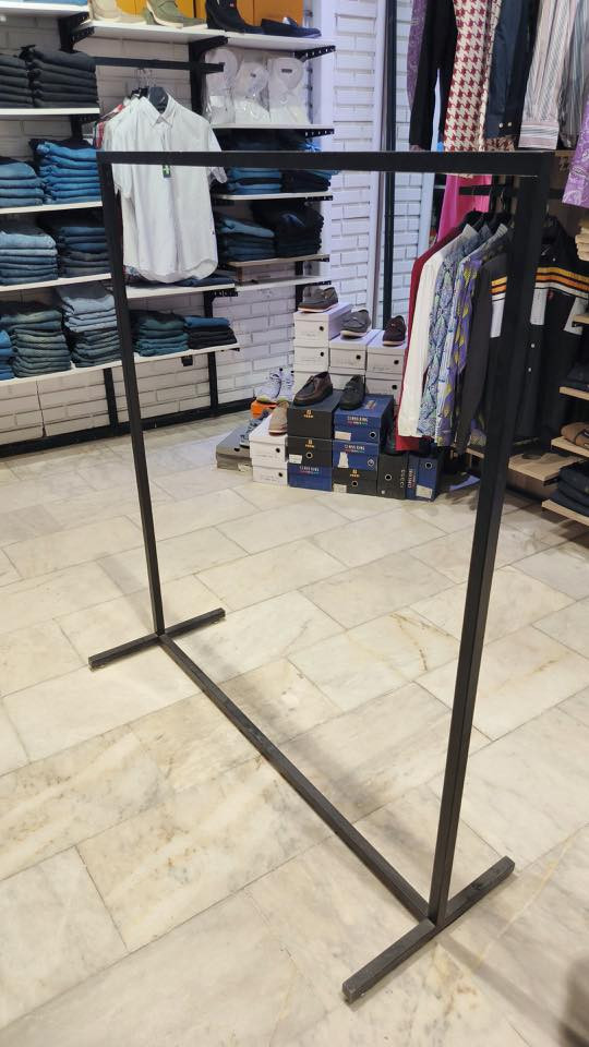 السلام عليكم
عندي ديكور واثاث محل رجالي كامل رفوف تعاليك سجج ستاندات مليكانات للبيع 
سبلت عدد 2 طن انفيرتر LG 
للتواصل فقط واتس اب ***********
