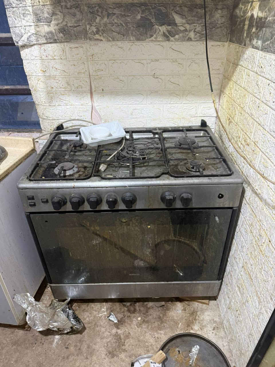 طباخ وشافطة للبيع ب١٠٠ ألف شلع كلهن العنوان كوفه ***********
