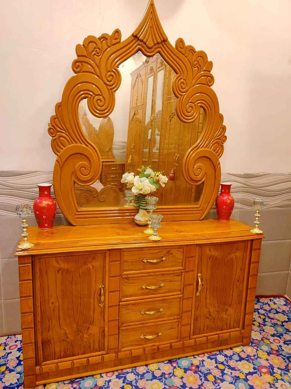 غرفه للبيع تسكام ام السته طابقين ملحق تاج مسرح ملكي دوشمه حفر يدوي جديده كلش داخل وخارج صاج عراقي نقش زان دنك زان صبغ صاج ذهبي تلمع الغرفه العنوان ديوانيه حي العسكري صدر الثاني قرب المستوصف السعر للاتصال على الرقم ***********
