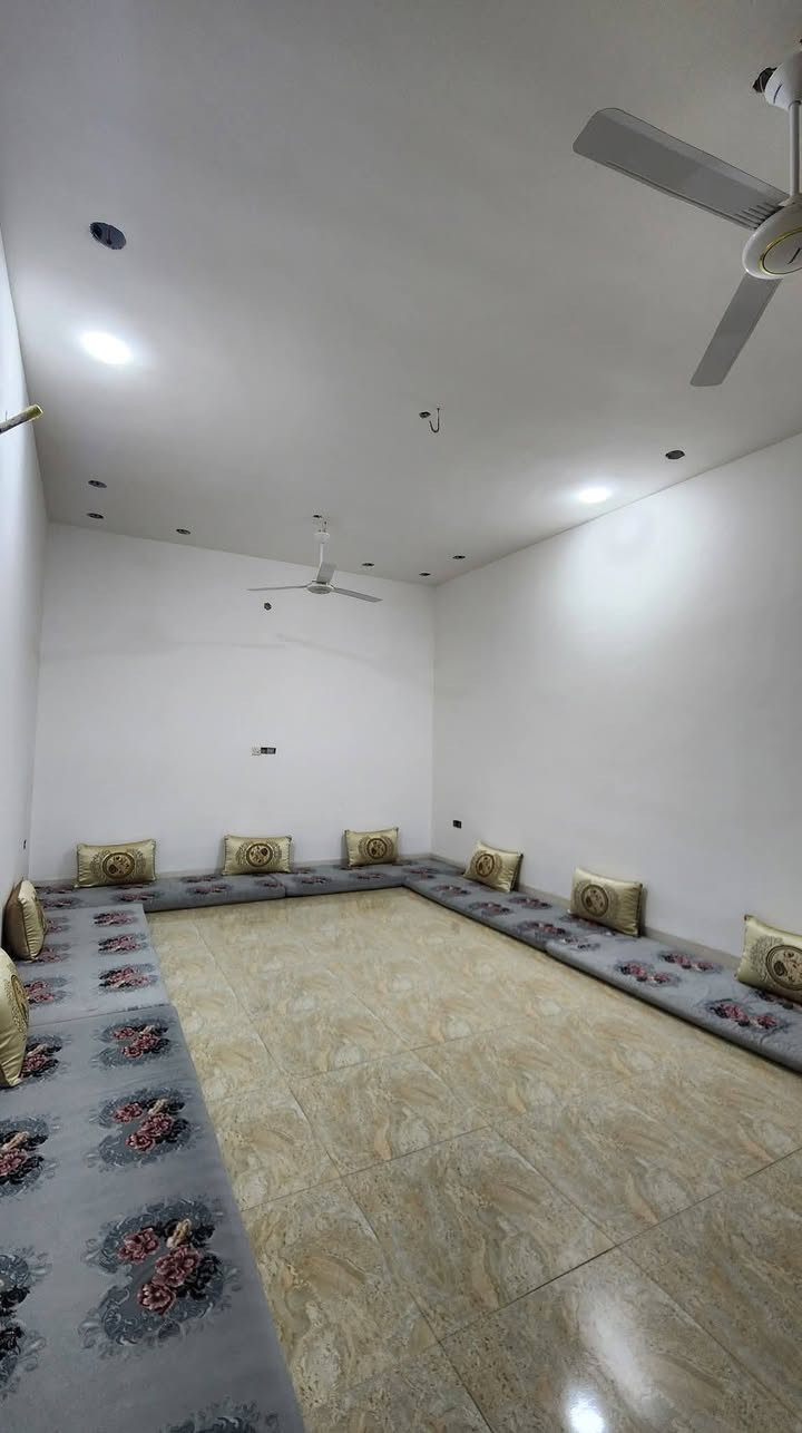 🏡 بيت للبيع في نزلة الشراع جهة اليمين
✨ بناء حديث سنة 2023 (طابوق)
📍توزيع ال14 الف 
📐 المساحة: 200 متر
🛣️ شارع: 10 متر
💰 السعر:  97 مليون 
🔹 يتكون من:
غرفتين نوم
صالة
استقبال
مطبخ حار وبارد
صحيات داخلية وخارجية
مناور
📞 للاستفسار:

***********
