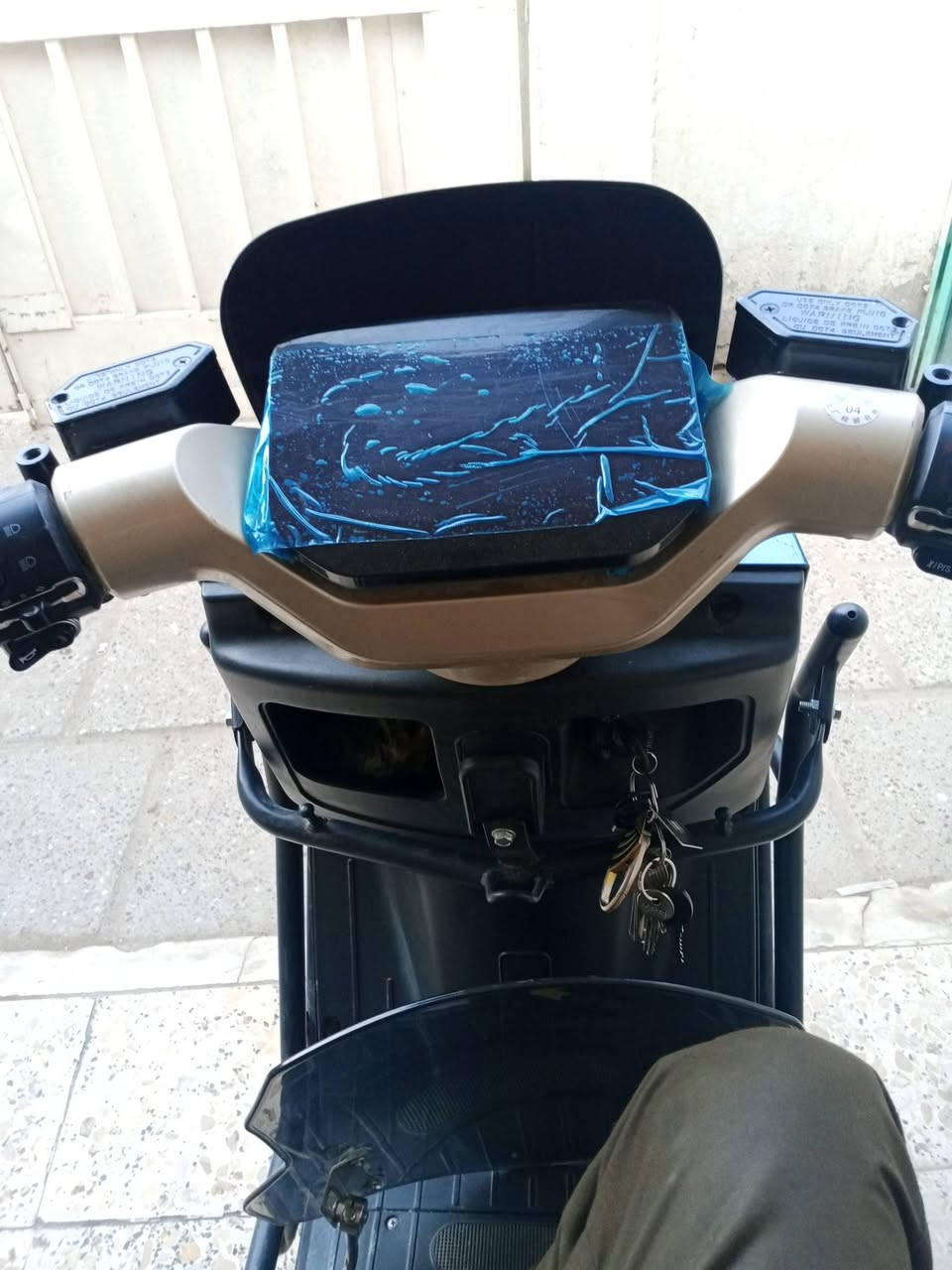 السلام عليكم دراجه للبيع شركه اكس موتور الدراجه موديل 2025 جنطه كرت تشغيل وسويج الدراجه جديده فقط البطاريات نص عمر حبيت اوضح هذا الشي اربع سرعات نظام مانع سرقه شاشه اعطال جبيره مثبت سرعه 6 بطاريات جبيره مسطره السعر 850 وبيها مجال رقم الهاتف ***********
