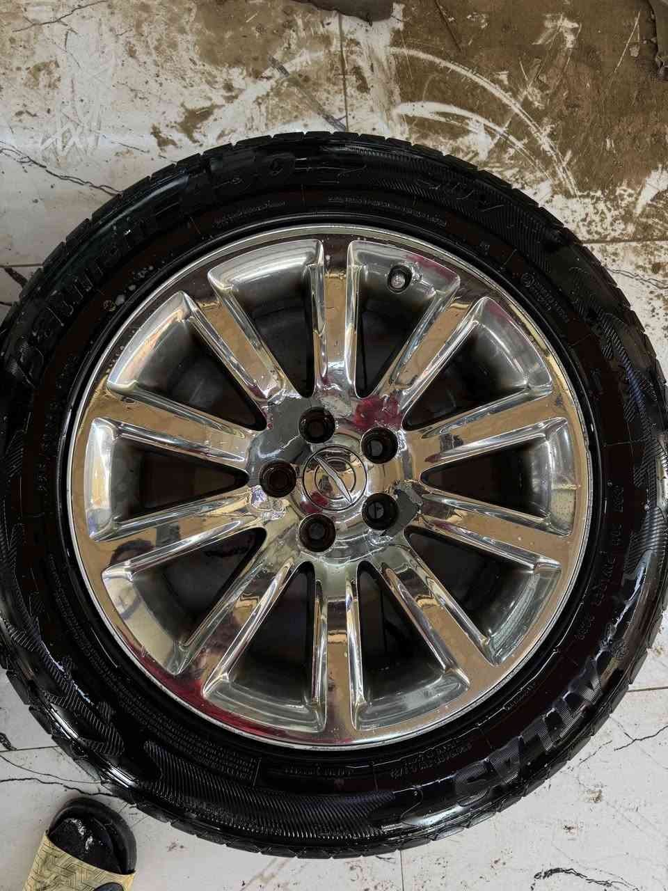 السلام عليكم ويل مكسيكي
الويل حلو بي شويه مشلع  موضحه الك بصور بسيط وبي تايرات نص عمر 
مكاني ديوانيه رايده ب 425 الف ***********
