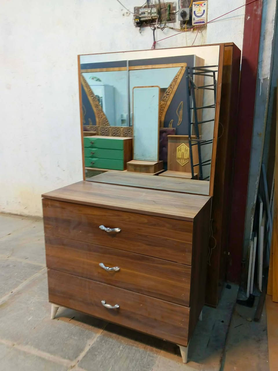 غرفه تركي.نظيفه جدا شخطه ما بيها السعر 375مع شد ونقل الحجز واتس***********
