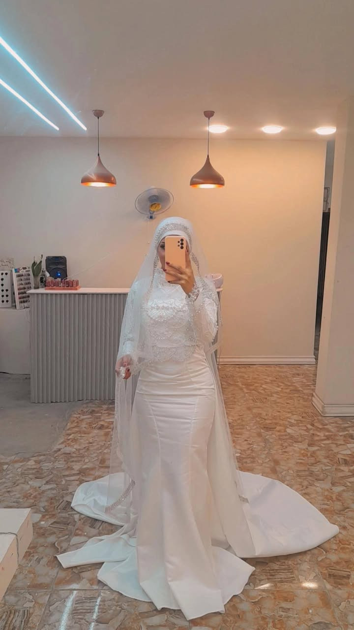 فساتين للبيع ملوبسات مرا ع كد العرس والخطوبة 

الذهبي يجنن كله شغل هاند ميد ومخصر ع جسم قياس 38 

الابيض يلبس بطريقتين ممكن وحده يكون صلوخ بقصة دأئرية من الصدر حيل كلوو وممكن فوكا التوب ويصير بدلة حجاب 

يلبس قياس 38\36 سمول 

للي تريدهم تراسلني


**إذا كنت صاحب هذا الإعلان وتريد حذفه لأي سبب، رجاءا أرسل رسالة إلى الدعم الفني**