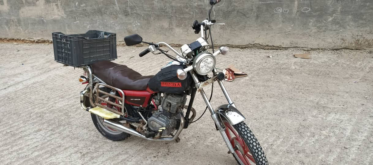 السلام عليكم دراجة جوندا للبيع اوراق أصولي المكينة مجفتة بس شلعة ومعدل سعر 500 الف وبية مجال مكاني واسط قضاء صويرة منطقة سيد الشهداء رقم الهاتف ***********
.
