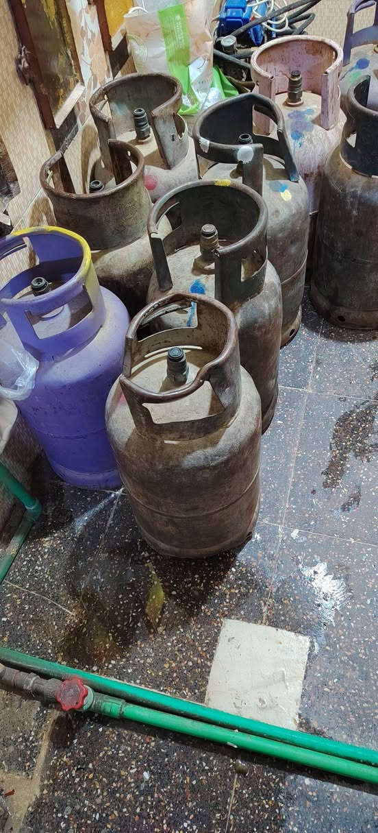 دبات غاز للبيع
9 دبات ابلاستك
8 حديد بسعر مناسب
مكاني الشعب
 واتساب***********
