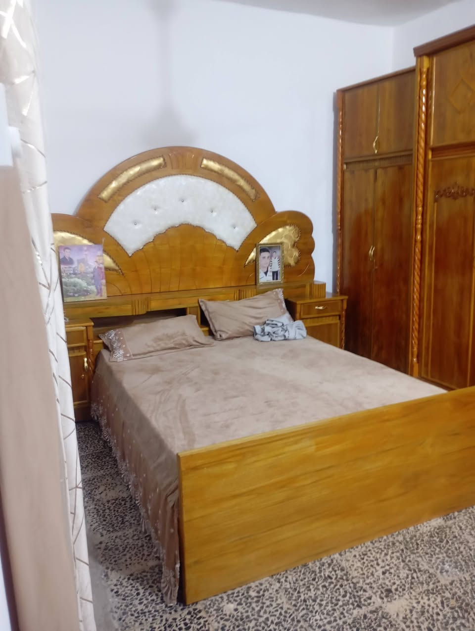 غرفة اخشاب طابقين  جديده لبيع استفسار ***********
