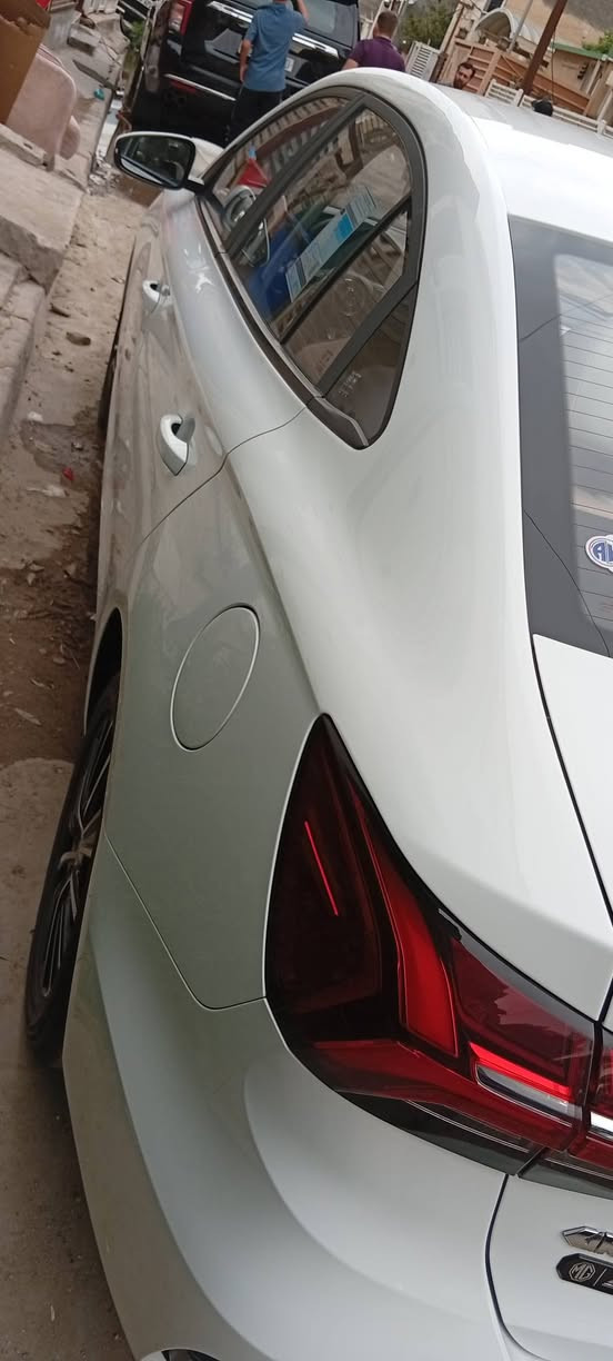 سلام عليكم MG5 2025 بلاص ماشيه 9000 سياره شبه الزيرو بيه طخه بالبنيد بسيطه مصبوغ على كده وبيه شخط بالباب الخلفي وطلقه بالقماره والبقيه كفاله نص فول مثبت سرعة حساس ضغط اطارات اشاير بالمري سياره داخل لونين السعر 112 وبيه مجال مكاني بغداد العامريه رقمي *********** عبدالله
