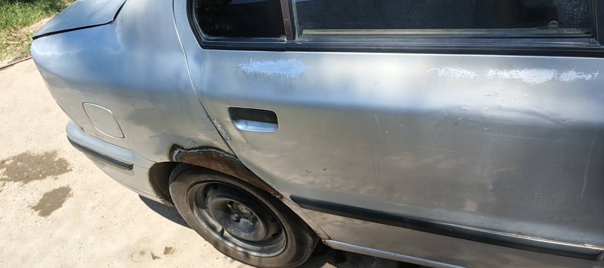 سمند موديل 2012 للبيع فقط
محرك وكير نظيفات لا تبخير ولاتنقيص بالسيارة 
الحدادية بحاله جيده تخم تاير قبل فتره شاد جديد 
تبريد عطل بالكمبريسر البدي نظيف فقط هاي الظربه الموضحه بالصوره مكان السيارة الحله قرب العلوية شريفة ع
رقم الهاتف *********** الهندية, كربلاء
