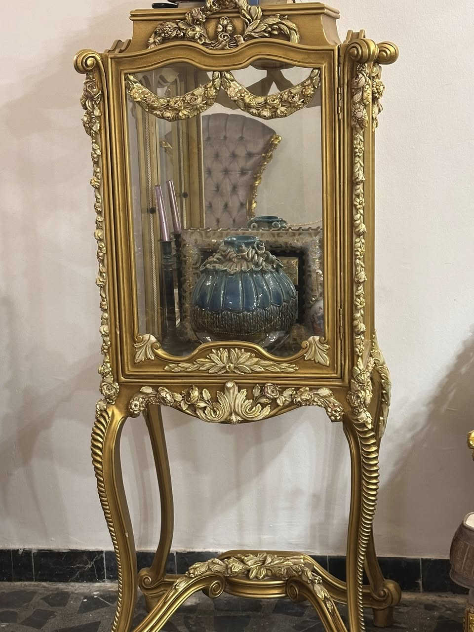 للبيع تخم مصري عدد المقاعد ١٠ مع ميز وسطي وفاترينه
وثريات عدد ٢ وبرانكيتات عدد ٤ وبنكه بنفس الوقت ثريه  وبردات ٣ امتار مع السكه السعر ٣ملايين مكاني اليرموك


**إذا كنت صاحب هذا الإعلان وتريد حذفه لأي سبب، رجاءا أرسل رسالة إلى الدعم الفني**