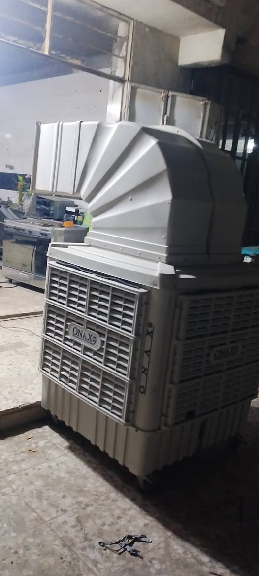 مبرده كبيره مال حسينيات محوره فان ماطورعاطل وحالين شغاله شرط لفحص اذا تريدتلغي لفان عادي واذا تخليه هيج بعد أفضل سعر 400وبيه مجال بارده ثلج امغربه ***********

