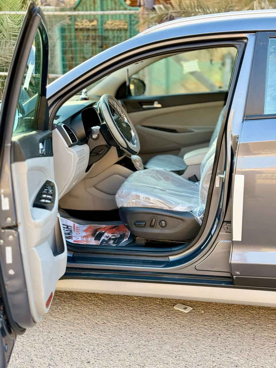 #توسان (2021)
فول عدا الفتحه
وارد أمريكي حادثها جاملغ فقط 
سيارة نظيفة وجاهزه من كلشي
بصمة تشغيل
مكينة 2000
شاشة 
كامرة خلفية
كرسي كهرباء
كشنات تدفئه تبريد 
رادار توقف ذاتي 
تحديد مسار 
فورويل درايف 
سايد بريك دكمه 
داخل ابيض
اوتو هولد 
رادار امامي 
3 انضمة قياده  
شاشه كبيره وكامره دوار 
قطعتين تبريد 
تحكمات ستيرن 
وبيها بعد مواصفات 
مكاني بغداد الرصافه  
رقم اربيل جديد وبسمي تحويل وكاله ثانيوم 
#السعر ورقه 158 وبيها مجال 
#للاستفسار ***********
