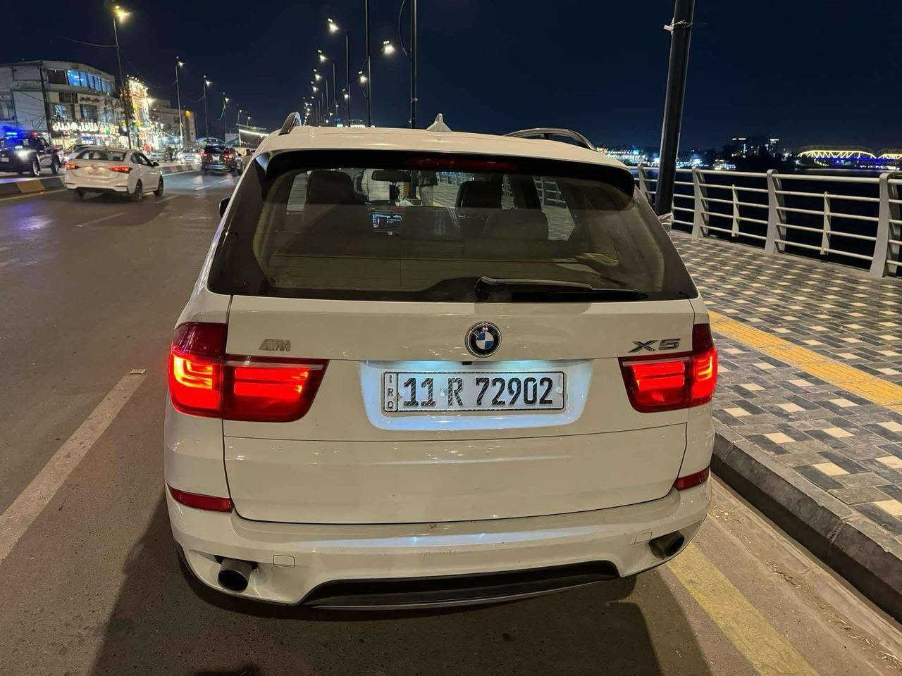 السلام عليكم 
للبيع او مراوس 

BMW   X5 
موديل 2013
وارد امريكي 
مكينه n55 المرغوب
ماشية 160 
(حادثه بالصور ناشره) 
بيه 3 قطع صبغ البجم مصبوغ واكو صورة ناشره مال معجون مصبوغة على كده فقط 

السعر:- 145 وبيه مجال 
مكانه:- بغداد الدولعي 
الرقم:- ***********
