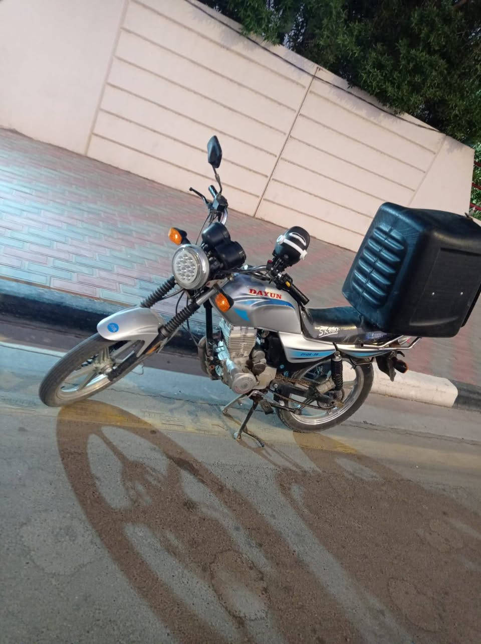 السلام عليكم شباب دايون عضم موديل 20 اوراق اصولي وكيل اميرة الجنوب الدراجه خير من الله هاي الصور قديمات معدل عليهه وضايف عليهه هواي شغلات لايت جمجمه وترتيبات بعد حجي خير من الله رايدهه ٩٥٠ وبيهه مجال للطبين
هذا رقمي وبيكم خير ودللو مكاني كربلاء ***********
