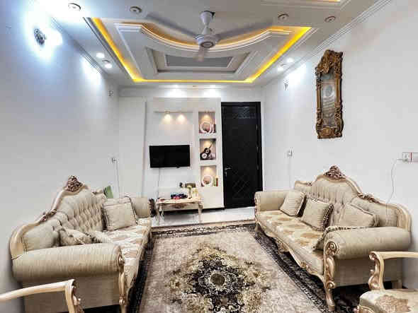 السلام عليكم 
بيت للبيع طابو صرف المساحه (١٥٠)م بناء درجه اولى كما موضح بالصور 
مكان البيت حي الزهراء قرب اسواق تفاحه 
السعر (١٣٥) مليون 
للاستفسار ***********
