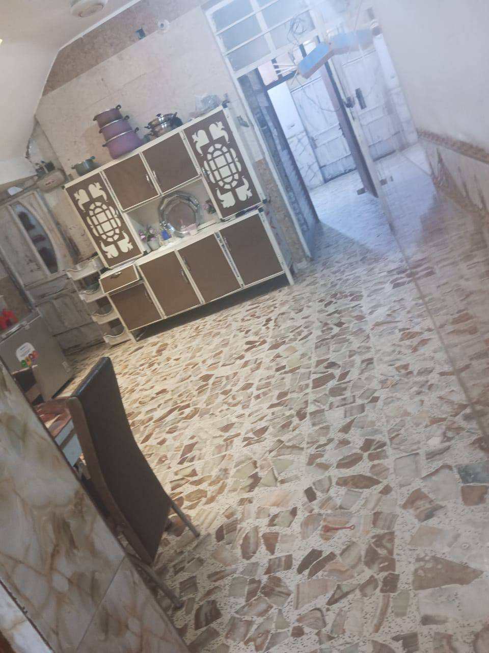 سلام عليكم للبيع بيت مساحه 100 م
عنوان الصحفيين شارع مضيف السواعد البيت طابق الثاني بناء جديد فقط عوزه شتايكر. تفاصيل بلفيديو هاتف *********** معا الاثاث. بيت جاهز
