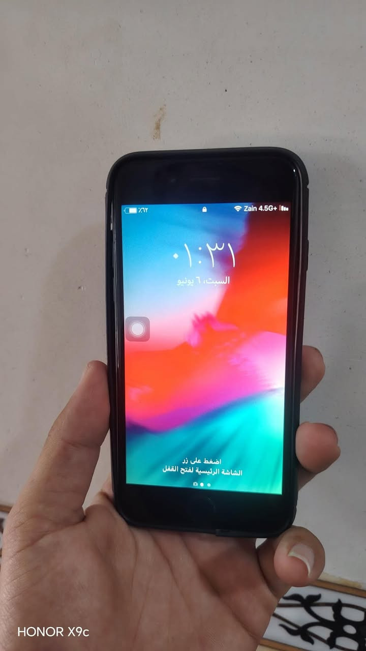 إيفون ٦للبيع شرط ممبدل الشاشة ولا بطاريه السعر ٦٠او مراوس ***********
