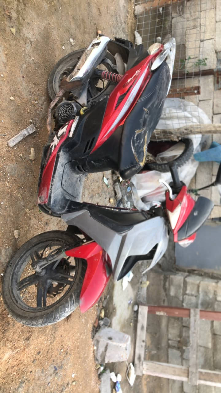 السلام عليكم
للبيع دراجات سيام كوم حديد محرك ١٥٠ 
الحمره تشتغل وتطفه والرصاصيه كوم حديد
بغداد .بلديات 
***********
