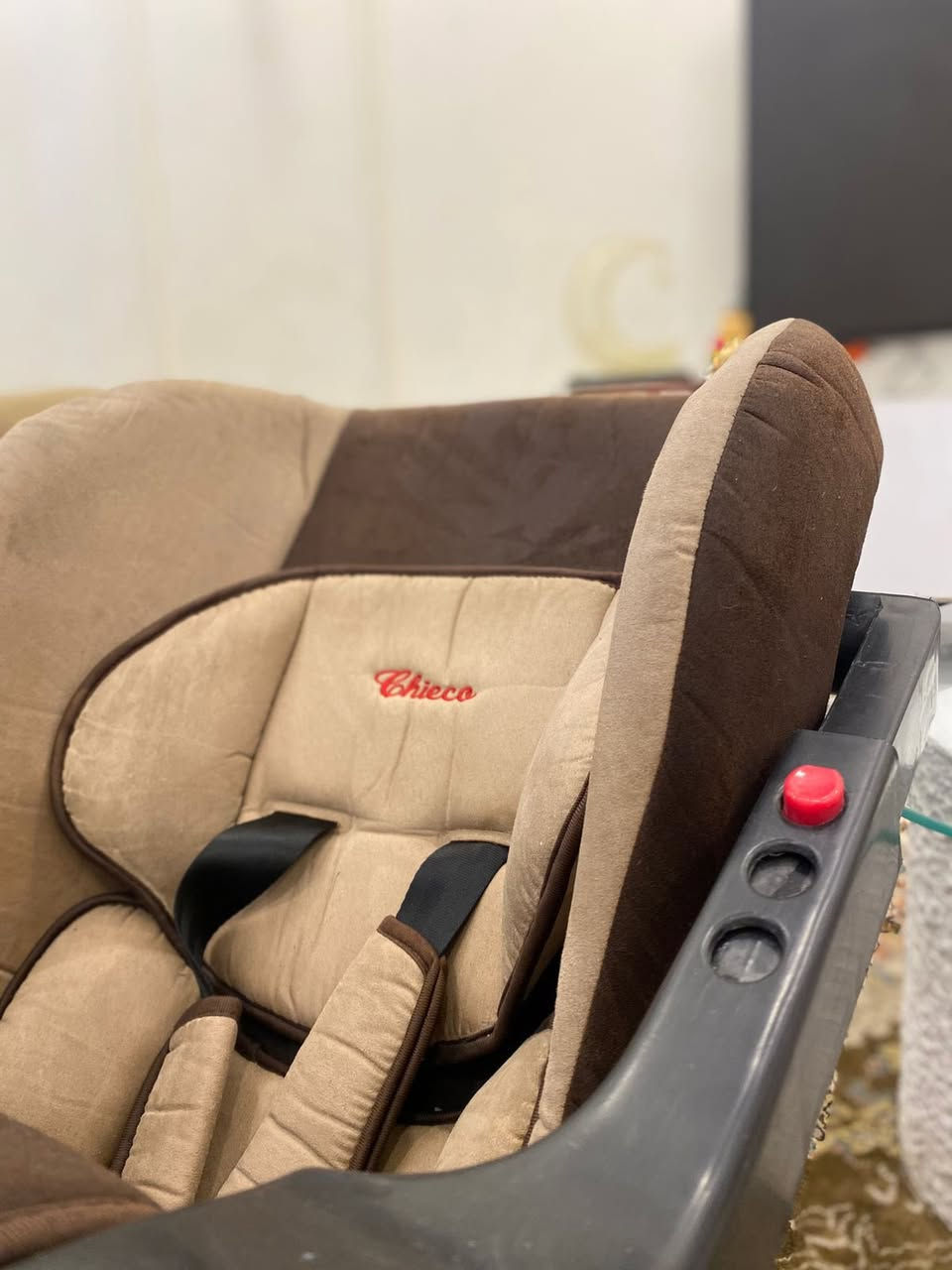 هلو بنات عندي كرسي سيارة اطفال  شاموا يجنن  يكفي لحد عمر خمس سنوات حجم اليده الكبير  يتكبر ويتصغر حسب حجم الطفل اذا سمين او ضعيف او صغير ... توجد عتلة تحت الكرسي لجعل الكرسي منام او وسط او جلوس حسب وضعية الطفل اريده ب40 الف مكاني بغداد الشعب


**إذا كنت صاحب هذا الإعلان وتريد حذفه لأي سبب، رجاءا أرسل رسالة إلى الدعم الفني**