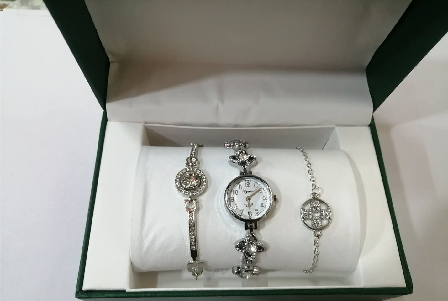 توفر لدينا 
هدايا عيد الحب ❤❤❤❤❤
بكج نساني
مكون من ساعه وسوار
موديلات تجنن


**إذا كنت صاحب هذا الإعلان وتريد حذفه لأي سبب، رجاءا أرسل رسالة إلى الدعم الفني**