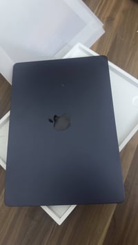 ماك بوك اير m4 • ١٣ بوصة • ١٦/٢٥٦