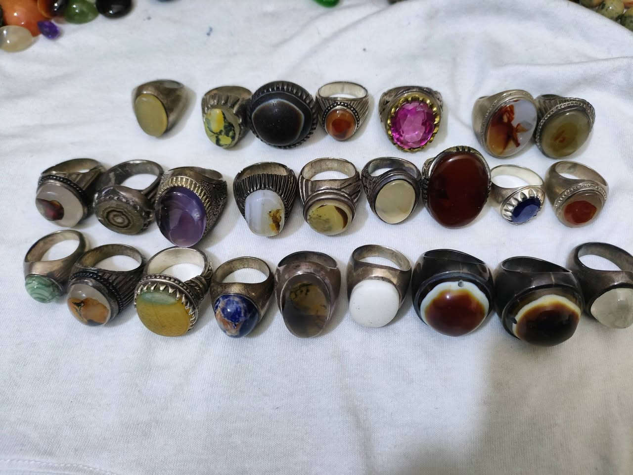 للبيع
للبيع محابس فضة صياغة ثقيلة سعر تنافسي استخدام شخصي

استفسار واتساب 
***********
