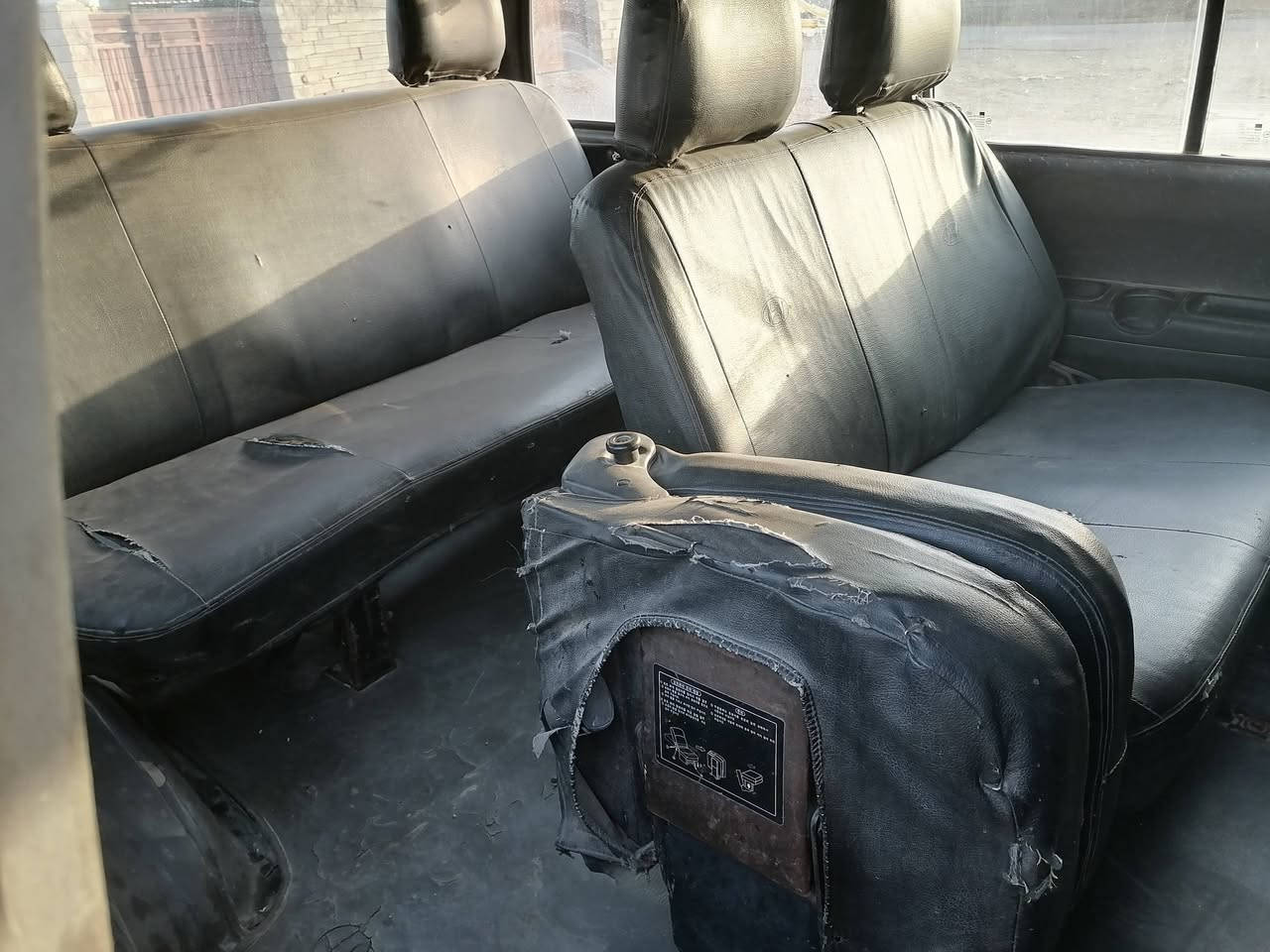 ستاركس مديل ٢٠٠٠ للبيع السياره خير من الله ديالى بلدروز *********** السعر ٤٥ وبيها مجال مرخصت مدير الكروب السياره خصوصي
