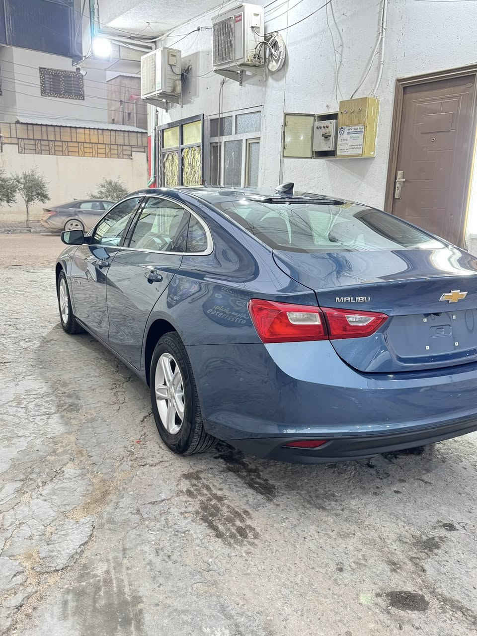 شوفر ماليبو 
موديل24
حره بدون رقم
ضرر بنيد وجاملغ بدون دواخل
ماشيه 80 ميل
مواصفات عاديه
سعر130 وبيهازمجال
مكان بصره
***********
