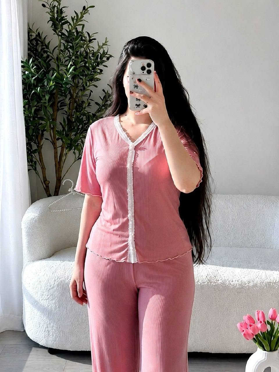🇮🇶🔥 الجودة عنواننا دائماً 🔥

✨ تراك نسائي بناتي 3 قطع فري سايز — قمة الأناقة والراحة 😍 لوك ناعم وعصري بنقشة أنيقة تضيف لمسة أنوثة جذابة بكل تفاصيله 💕

🔹 نوع القماش:
ريب بوليستر تركي + قطن ليكرا
مطاط، مريح، وخفيف على الجسم
✨فصال مرتب وجودة عالية عالفحص✔️
✨ فري سايز يلبس من وزن 50 الى 75 كيلو ✔️ 
السعر 12 آلاف 🔥🔥 
🚘يوجد خدمة توصيل لجميع محافظات العراق ٤ الاف🚘


**إذا كنت صاحب هذا الإعلان وتريد حذفه لأي سبب، رجاءا أرسل رسالة إلى الدعم الفني**