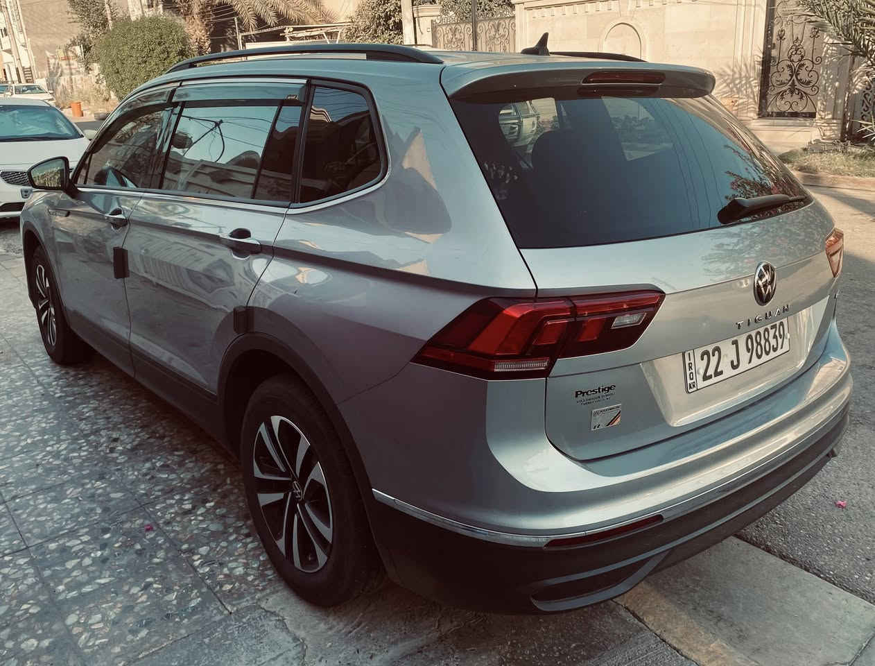فولكسواكن تيكوان 2022 كليين
سلام عليكم

للبيع فولكسواكن تيكوان S موديل ٢٠٢٢ دفع رباعي 5 راكب
Volkswagen Tiguan S 2022 4 motion
رقم اربيل الجديد سنويه بسمي
السياره مكفوله كليين بدون صبغ بدون ايرباك بدون دواخل اكيد فقط بارد بحافة البنيد وخشم الجاملغ الايسر فقط وصور الحادث بالمنشور بمعنى الكلمه اقل الشبر والصور تحكم
السياره محرك 2000 تربو طياره / كير 8 نمر / ماشيه 25 الف ميل بامريكا وحالياً ماشيه ٤٠ الف يعني مماشيه بالعراق هوايه

سياره جديده ارضيات شركة + بصمات بلاد عدد 2 + / سبير جك / كل تفاصيلها بلاد وعلى ايدنا احنه رقمناها داخله بنهاية سنة ٢٠٢٤

مواصفات
بصمة تشغيل + ابواب + جنطه
رادار امامي خلفي جانبي 360 درجة
فوول تحكم ستيرن
تبريد خلفي 
نقط عمياء
اوتو ستوب
تدفئة مقاعد
جام فول اوتو صعود نزول
انظمة قياده متعدده 4 ( سبورت/ايكو/ثلج/طيني)
لايت امامي خلفي ضبابي كله لد اوتو
ماسحات اوتو
مانع انزلاق
هاند بريك بصمه نظام ABS
حساس اطارات
وبيها مواصفات بالشاشه هوايه بيها تفاصيل متغيره

اخوان السياره مكفوله بكل تفاصيها كفاله عامه من كلشي اي ضوه تنبيه ماكو بالدشبول على وضع الشركة

السعر 199 $ وبيها مجال بسيط انشالله وكلشي اكو بالسوك
مكان السياره اربيل

للاتصال ***********
***********
