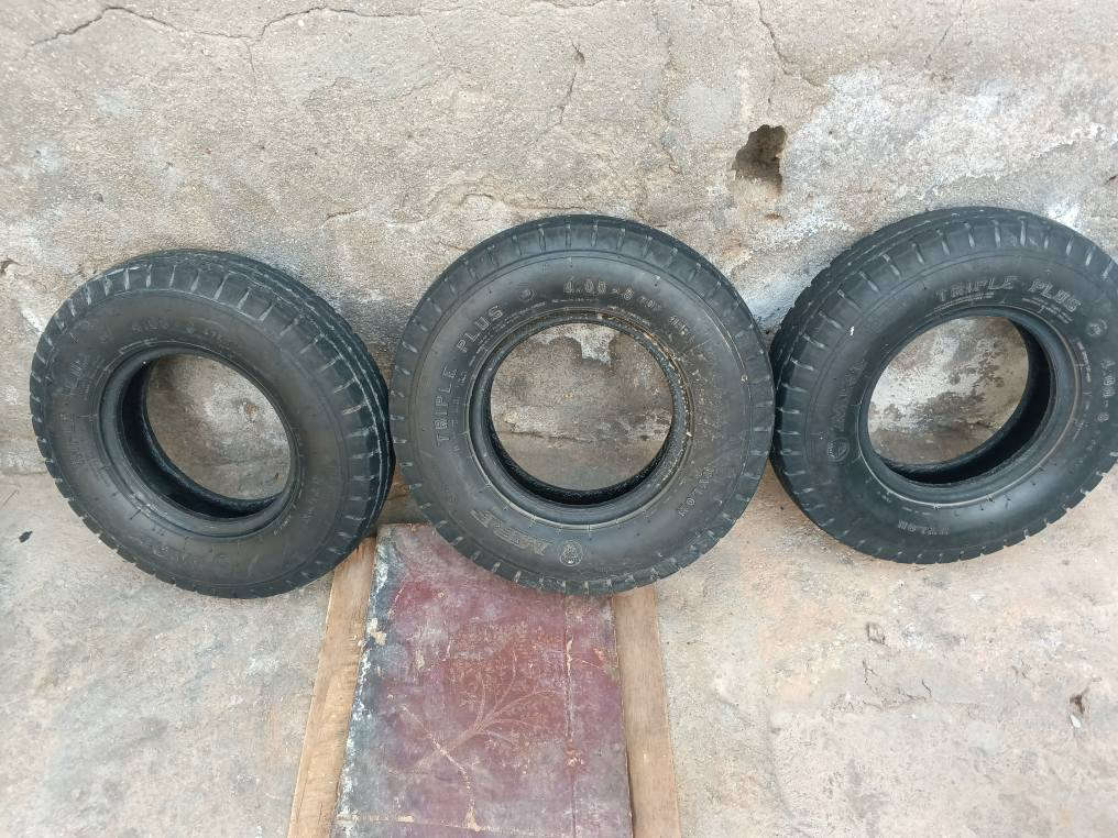 سلام عليكم
تايرات للبيع 
چاملاغات للبيع
ولاويات زوج للبيع 
وچادر للبيع 
‏‪***********‬‏
