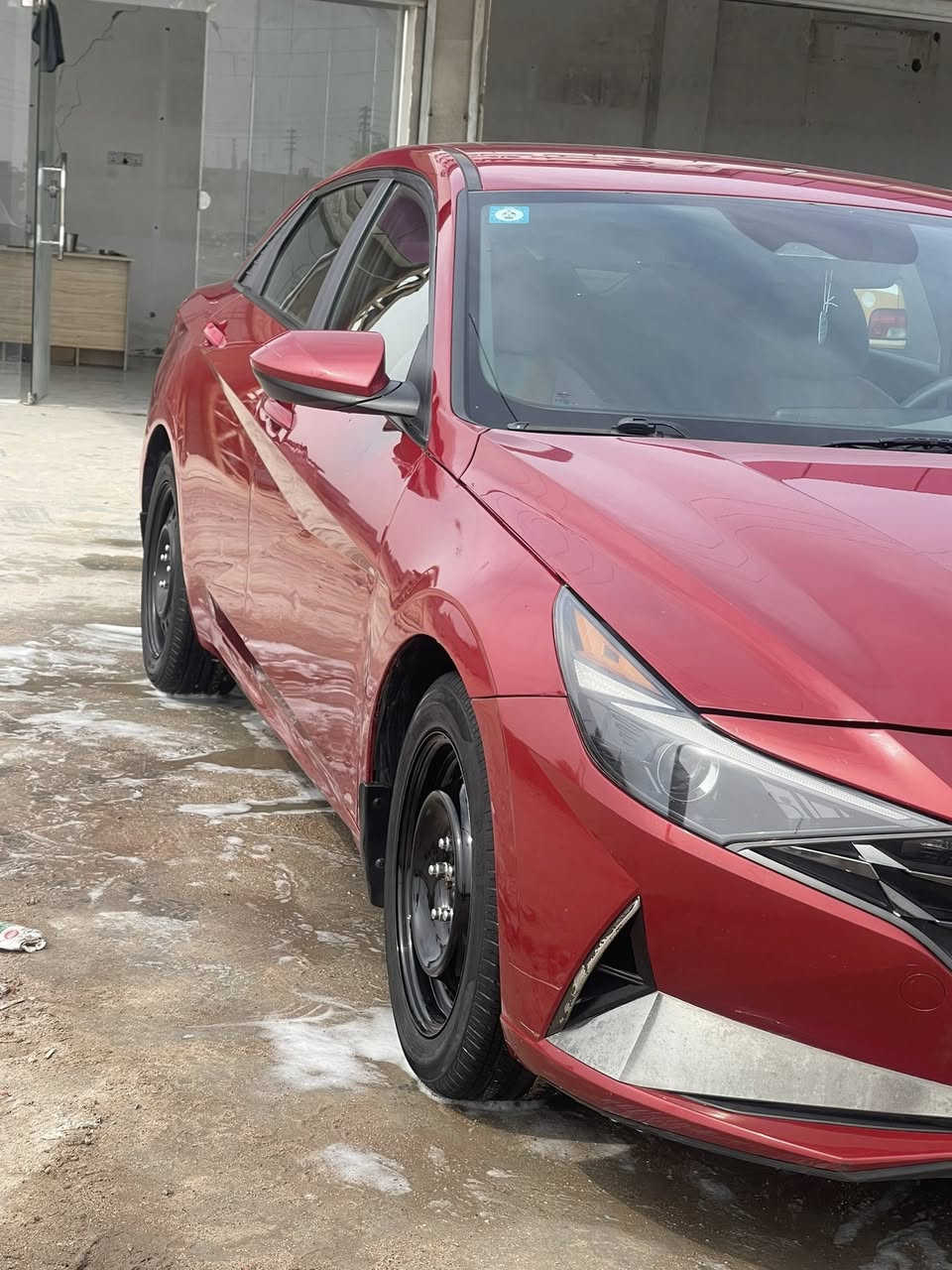 سلام عليكم انترا موديل 2022 ورارد امريكي فول ماعده الفتحه حادثها. فقط جاملغ ونفسه مصلح بدون ايرباك ماشيه 65 الف كيلو مو ميل صورها والتقرير كدامك وعندي كتاب فحص من المندلاوي رقمها ذي قار معوقين السياره جديده تخم تاير قبل سبوع شاده هوه والرنكات جدد مكان السياره بصره زبير وهاذ رقمي *********** متواجد واتساب فقط السعر 147 وبيه مجال
