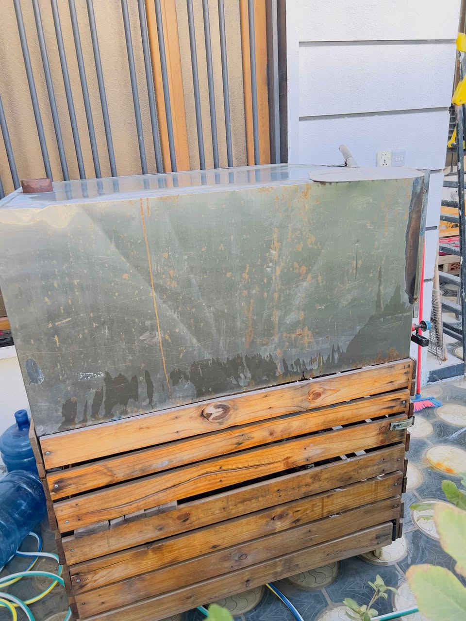 فرن لحم بعجينه للبيع السعر 350الاستفسار خاص لو على الرقم ***********
